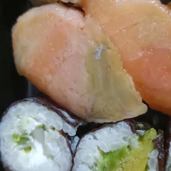 Migros Dardanel Somon Sushi Ürünü Yeşile Dönmüş Ve Sağlığı Tehdit Ediyor