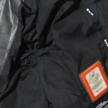 Yağmurlu Havada Su Sızdıran Ve Tüyleri Toplayan Mont İçin İade Talebi