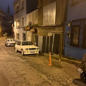 Şişli Ergenekon Mahallesi’nde Kapı Önü Demirleri Engelli Vatandaşı Park Erişimini Kısıtlıyor