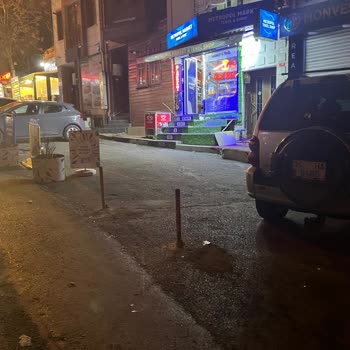 Şişli Ergenekon Mahallesi’nde Kapı Önü Demirleri Engelli Vatandaşı Park Erişimini Kısıtlıyor