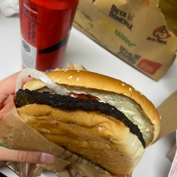 Burger King Siparişimde Yanık Burger, Dağılmış Patates Ve Geciken Teslimat