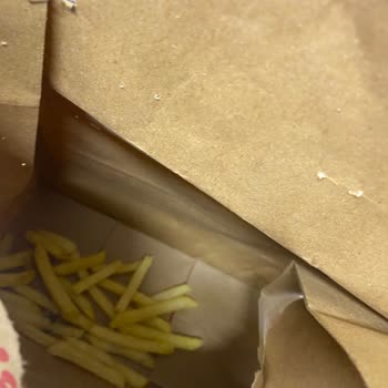 Burger King Siparişimde Yanık Burger, Dağılmış Patates Ve Geciken Teslimat