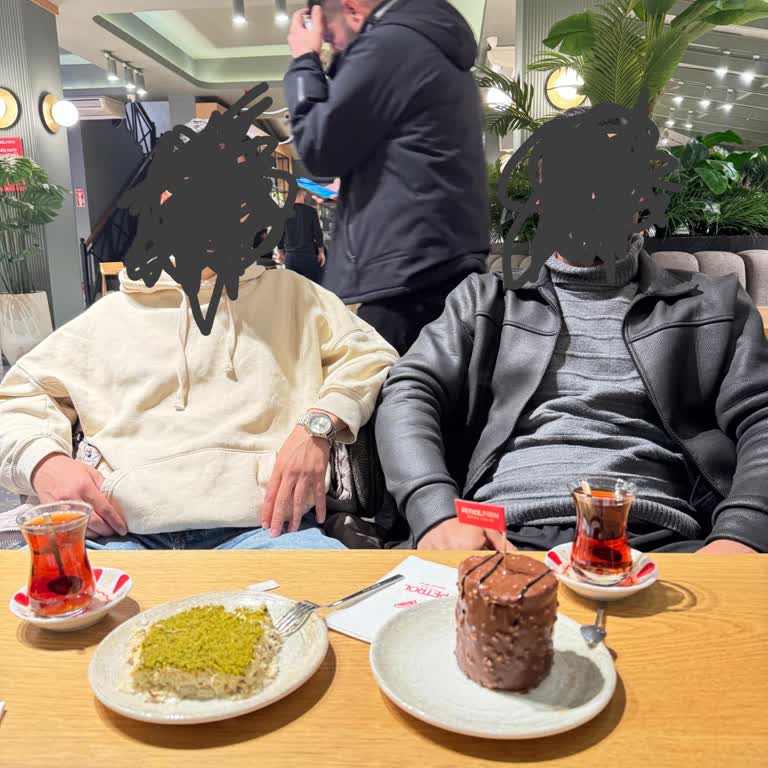 Petrol Fırın Batman Dörtyol Şubesinde Çikolatalı Mini Pasta İçinde Kıl Ve Hijyen İhmalı