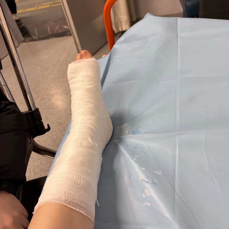 Erken Alçı Çıkarılması Ve Röntgensiz Değerlendirme Nedeniyle Ağrılı Ve Bozulmuş Ayak