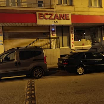 Tan Eczanesi (Bağcılar) Nöbetçi Eczane Olmasına Rağmen Kapalıydı