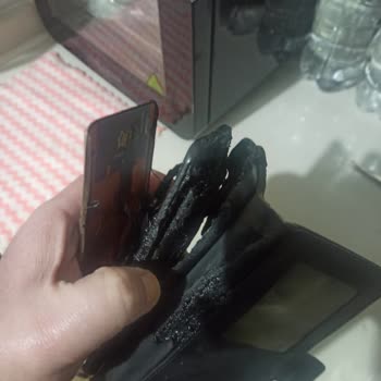 Honor 90 Batarya Patlaması Evde Yangın Tehlikesi