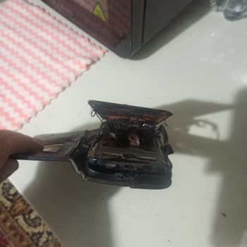 Honor 90 Batarya Patlaması Evde Yangın Tehlikesi