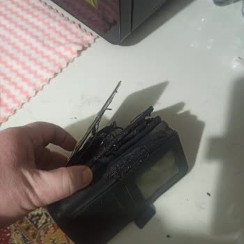 Honor 90 Batarya Patlaması Evde Yangın Tehlikesi