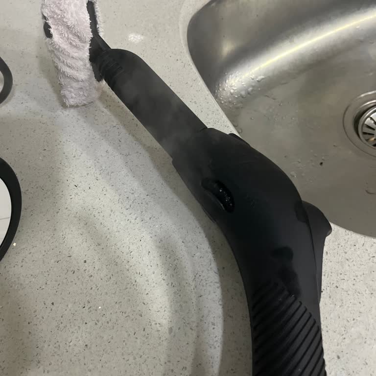 Buharlı Temizleyiciden Ani Sıcak Buhar Çıkışı Ve Garanti Sürecinde Cevapsızlık