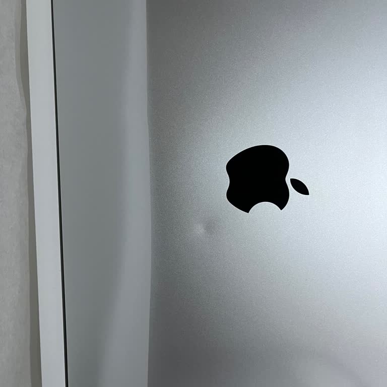 Hasarlı Macbook Teslim Edildi, 1,5 Ay Bekleyerek Çözüm Talep Ediyorum