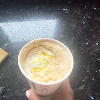 Zekeriyaköy Starbucks Şubesinde Buz Gibi Ve Yarı Boş İçecek Şikayeti