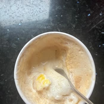 Zekeriyaköy Starbucks Şubesinde Buz Gibi Ve Yarı Boş İçecek Şikayeti