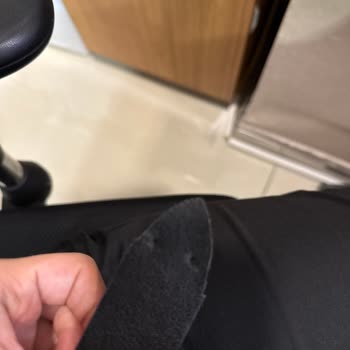 Defolu Kemerli Pantolon Ve Cevapsız Canlı Destek