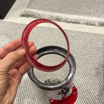 Dyson V15 Detect Hazne Contası Çıktı, Çekim Gücü Düşmüş Ve Ücretsiz Değişim Talep Ediyorum