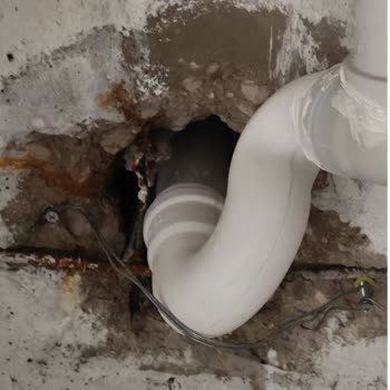 İntaya İntes’in Su Sızıntısı Ve Kalorifer Arızasıyla Evde Kalınamıyor