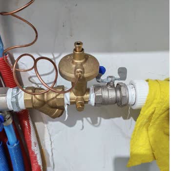 İntaya İntes’in Su Sızıntısı Ve Kalorifer Arızasıyla Evde Kalınamıyor