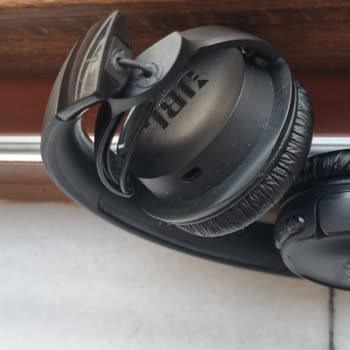 JBL Tune 520 Kulaklığının Menteşesi Kırıldı Yedek Parça Yok