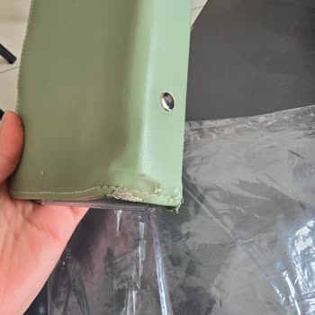 İstanbul Bayrampaşa’da Fest Danışmanlık’tan Aldığım Cüzdanın Yırtık Kenarları Ve Renk Uyuşmazlığı