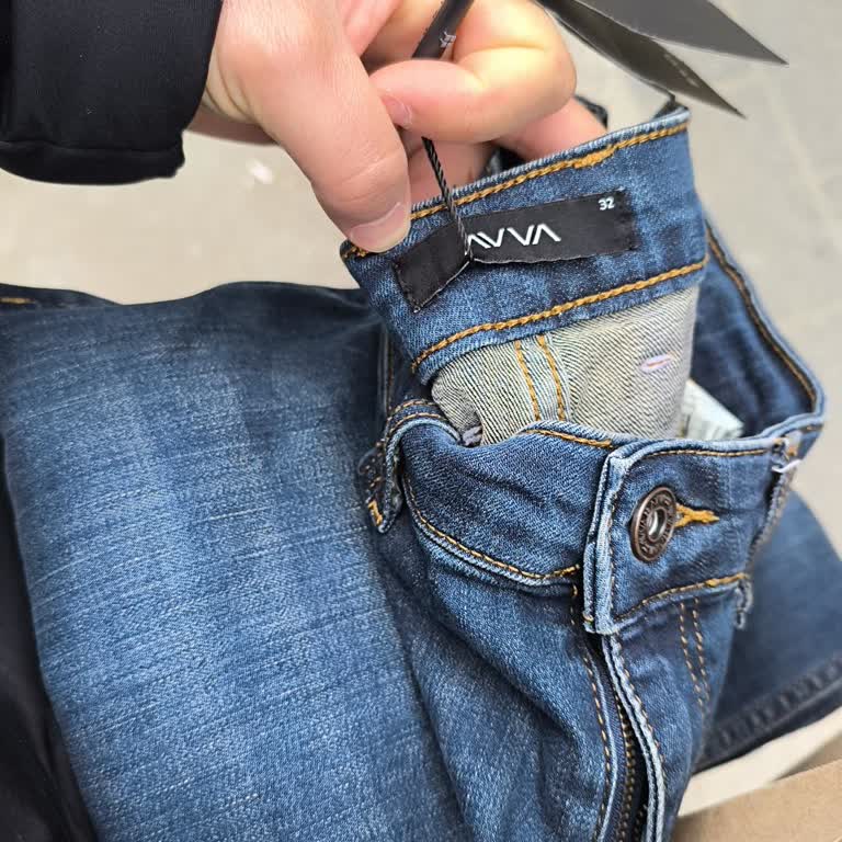 Avva Şirinevler’de Defolu Pantolon Satışı Ve Değişim Reddi