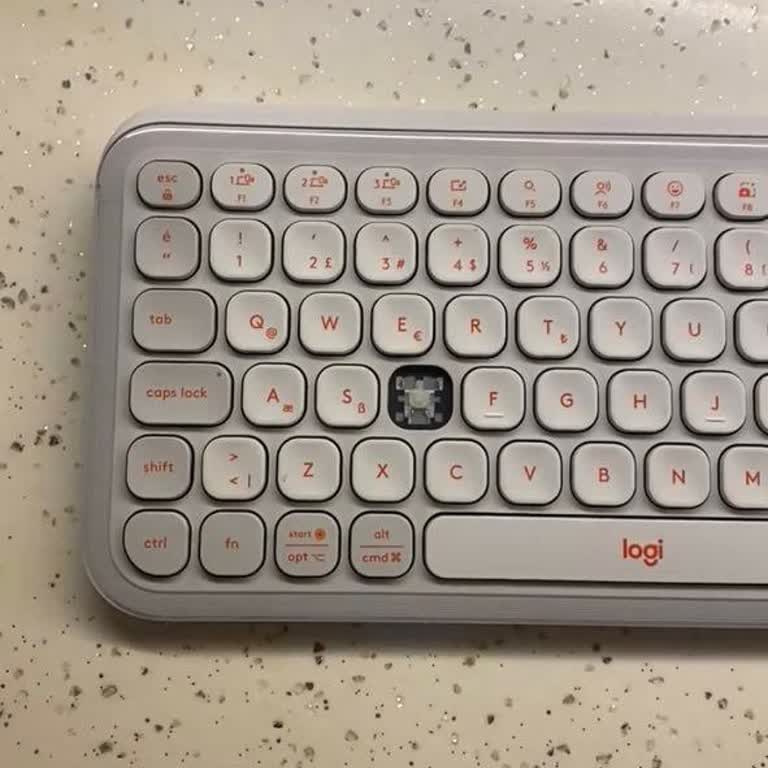 Tecla de mi Logitech Pop Icon Combo se rompió, exijo cambio bajo garantía