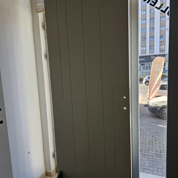 Yanlış Renkli Kapılar Ve İlgisiz Müşteri Hizmeti