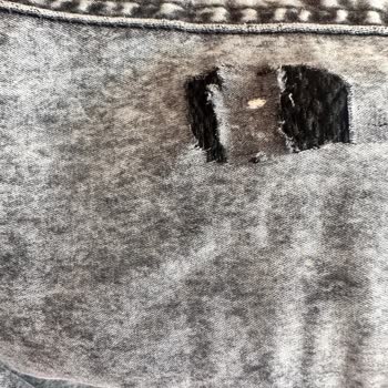 Calzedonia Pantolonunda Dikiş Atması Ve Kumaş Erimesi, Mağaza Açıklama Sunmadı