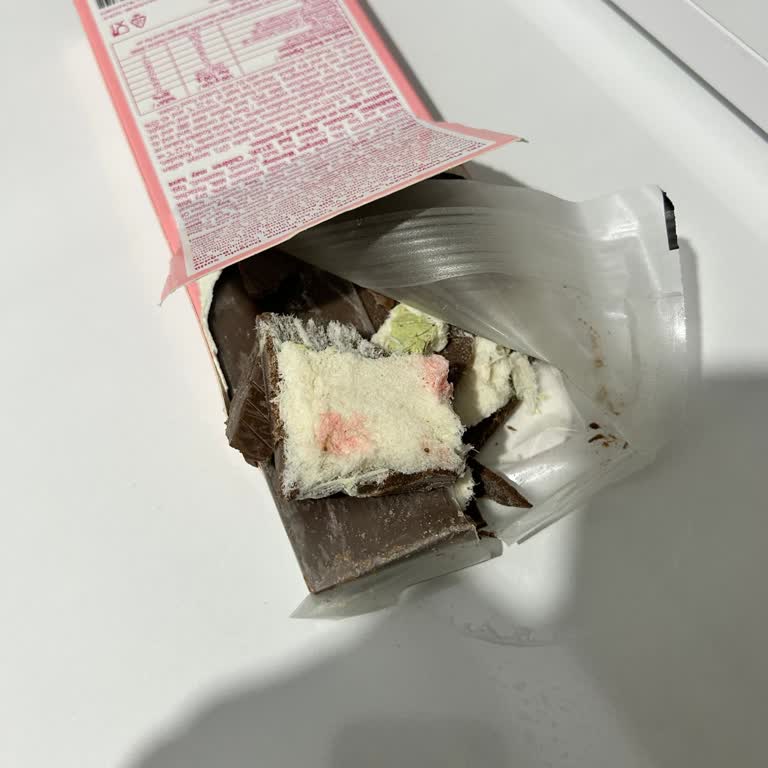 Bozulmuş Çikolata Satın Aldım, Ücret İadesi Talep Ediyorum