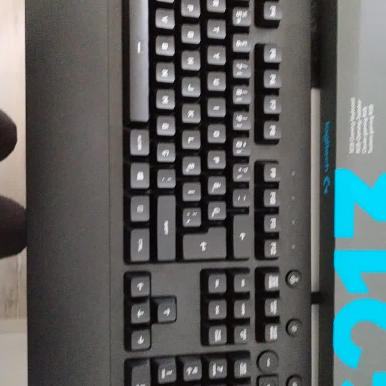 Teclado Logitech G213 presenta fallos recurrentes en backspace y space
