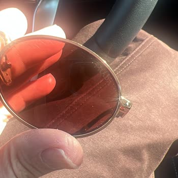 Prada Güneş Gözlüğünde Garanti Dışı Çatlak, Ücretsiz Cam Değişimi Talebi