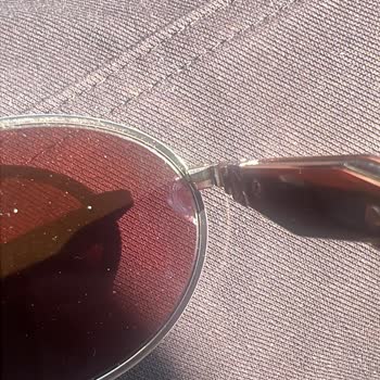 Prada Güneş Gözlüğünde Garanti Dışı Çatlak, Ücretsiz Cam Değişimi Talebi