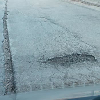 1995. Sokaktaki Asfalt Bozukluğu İçin Acil Yenileme Talebi