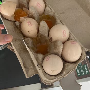 Migros'tan Kırık Yumurtalar İçin Ücret İadesi Reddi