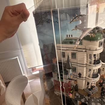 Yan Kapak Yanlışlığı Ve Çizik Pleksi Nedeniyle Lego Seti Kullanılamıyor