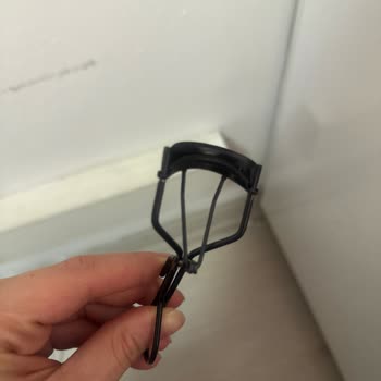 Kirpik Kıvırıcı Mekanizmasındaki Bozukluk Ve Cevapsız Müşteri Hizmetleri