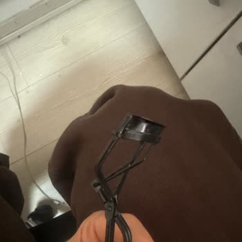 Kirpik Kıvırıcı Mekanizmasındaki Bozukluk Ve Cevapsız Müşteri Hizmetleri