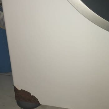 Bosch Serie 4 Çamaşır Makinesinde Paslanma Ve Kapak Boya Soyulması Şikayeti