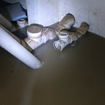 Dakika18 Blokta Lağım Su Birikintisi Sağlık Ve Elektrik Tehlikesi Yaratıyor