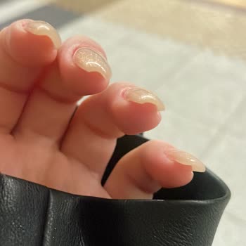 Jel Tırnak Uygulamasında Aşırı Kalın Ve Şekilsiz Sonuç İçin 1000 TL İade Talebi