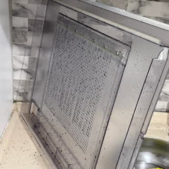 Arçelik Buzdolabında Kırık Buzluk Ve Küflenen Sebzelik İçin Garanti Kapsamında Çözüm Talebi