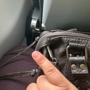 Tırnak Perisi (Ümraniye) Bir Hafta Bile Geçmeden 5 Tırnağım Çıktı ve Kırıldı