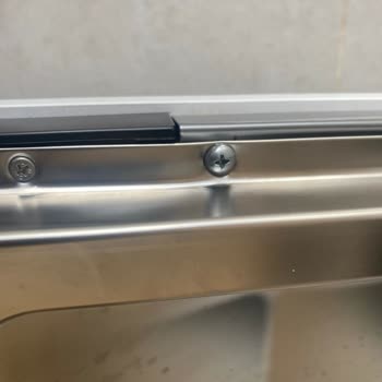 Yetkili Servisin Hatalı Montajı Sonucunda Bulaşık Makinesine Ve Dolaba Zarar Verildi