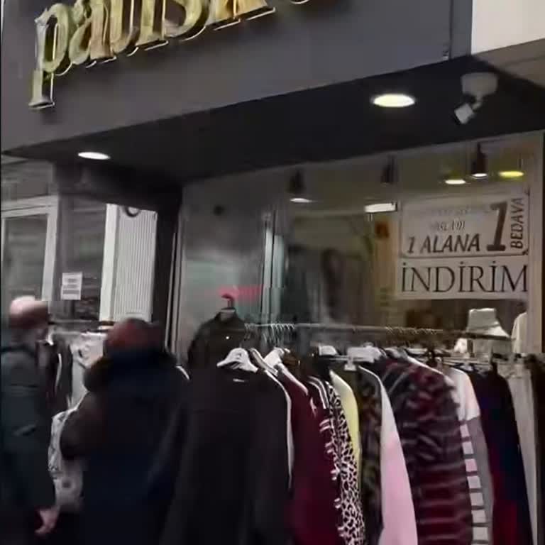 Sakarya Patiska Butikte Personelin Saygısız Ve Kaba Tutumu Mağazadan Dışarı Atılmaya Neden Oldu
