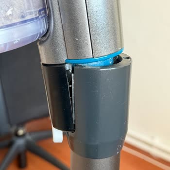 Motor Boru Bağlantısı Ağırlık Ve Şarj Adaptörü Nedeniyle Kırıldı