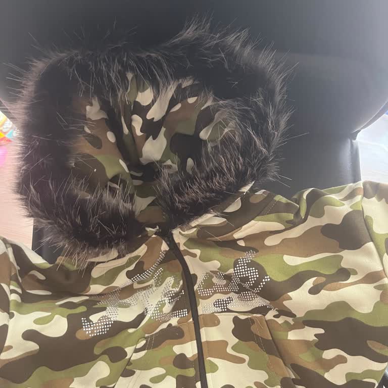 Sipariş Edilen Siyah Kürklü Ceket Yerine Açık Yeşil Kamuflaj Geldi, İade Talebi Yanıt Bulamadı