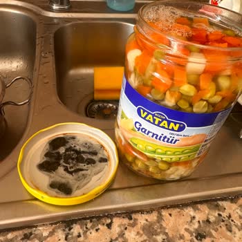 Şok Markette Satılan Bizim Vatan Garnitürlü Üründe Şüpheli Kapak Tabakası