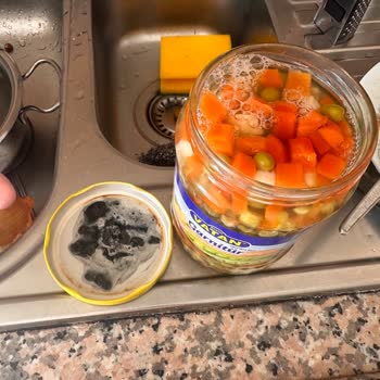 Şok Markette Satılan Bizim Vatan Garnitürlü Üründe Şüpheli Kapak Tabakası