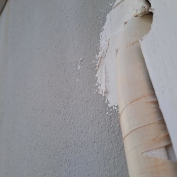 Bosch Klima Servisi Dış Duvar Deliğini Yarım Alçıyla Tamamlamadı