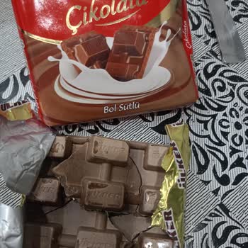 Şok Market'te Satın Alınan Ülker Kare Çikolatanın Küflenmesi Ve Sağlık Riski