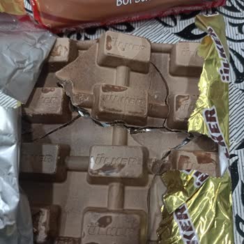 Şok Market'te Satın Alınan Ülker Kare Çikolatanın Küflenmesi Ve Sağlık Riski
