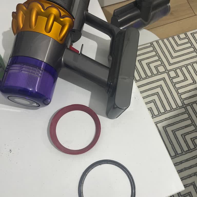 Dyson V15S Toz Haznesi Parçası Çıktı, Ücretsiz Değişim Talep Ediyorum